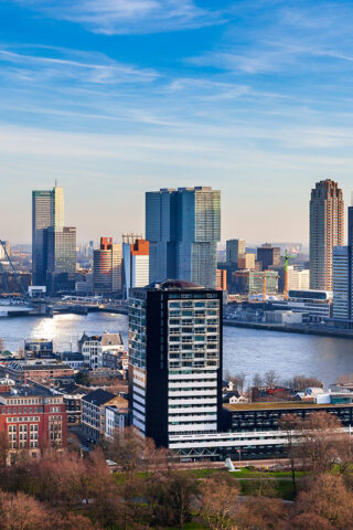 Steden fotografie. Kop van Zuid in Rotterdam gefotografeerd vanaf de Euromast